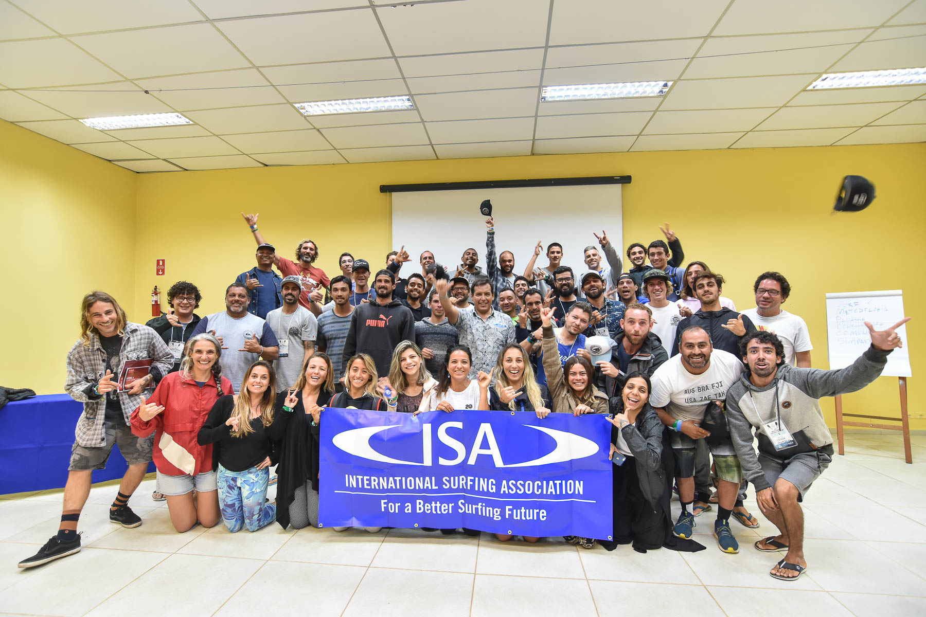 Instrutores de Surf e SUP certificam-se com Ibrasurf, ISA e Sobrasa.